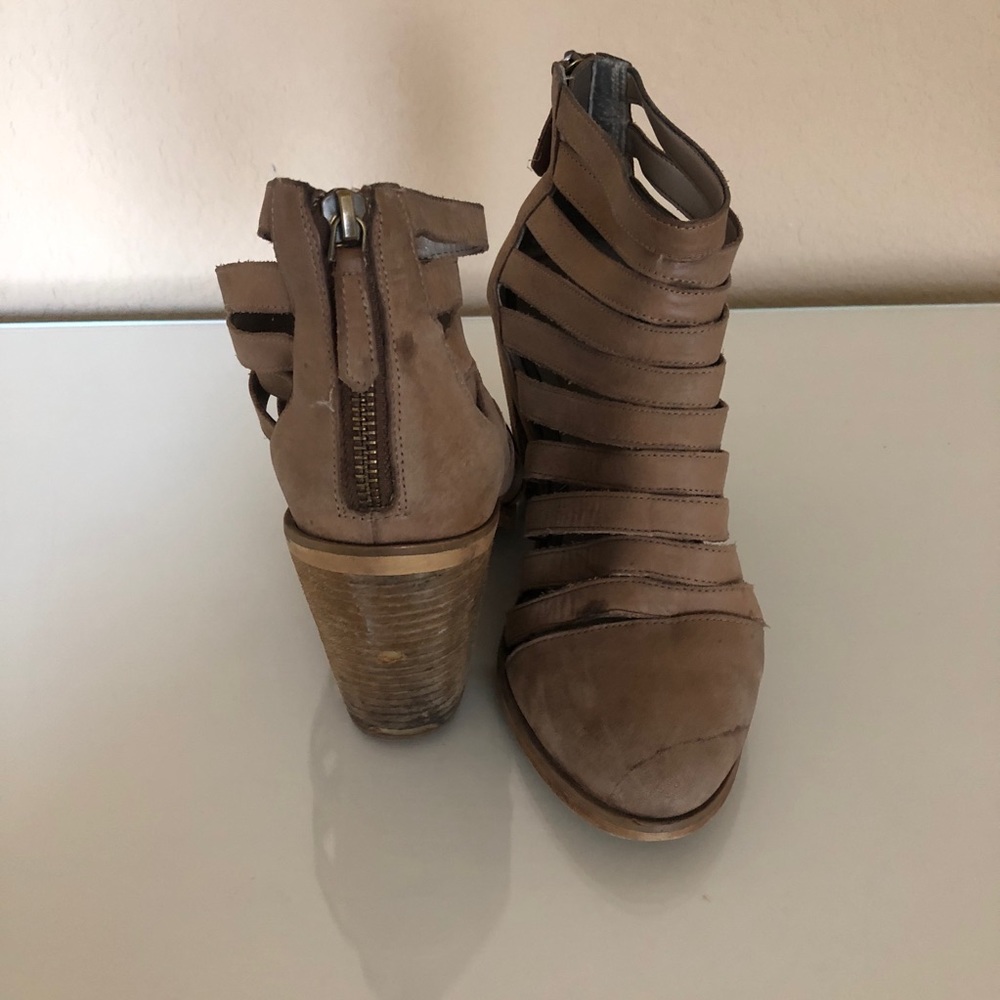 Hinge Booties